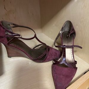 Women’s Bandolino wine color wedged heel in size 8